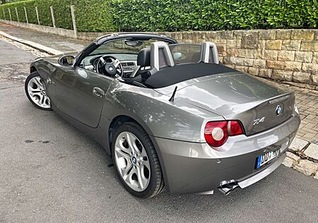 BMW Z4 2.2i e85
