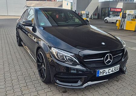 Mercedes-Benz C 400 4MATIC AMG Line Autom. AMG Line