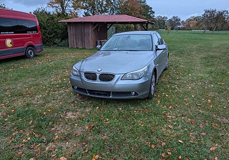 BMW 523i -