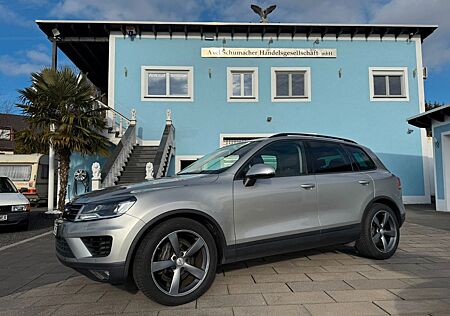 VW Touareg Volkswagen 3.0TDIV6 TDI, EURO6, AHK, Modell 2015!