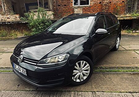 VW Golf Volkswagen 1.6 TDI Sitzheizung / NAVI / AHK