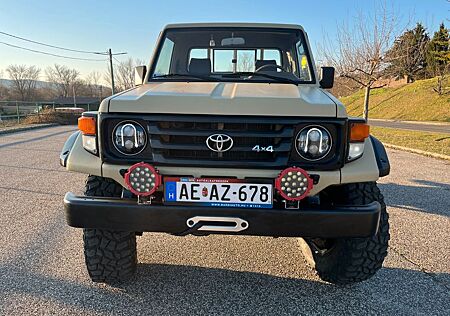 Toyota Land Cruiser HZJ79 SC 4,2 D