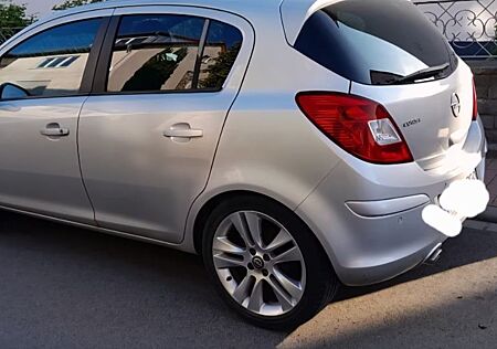 Opel Corsa 1.4 111 Jahre Edition
