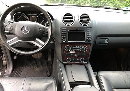 Mercedes-Benz ML 300 CDI 4MATIC Offroad-Paket SHD AHK Euro5