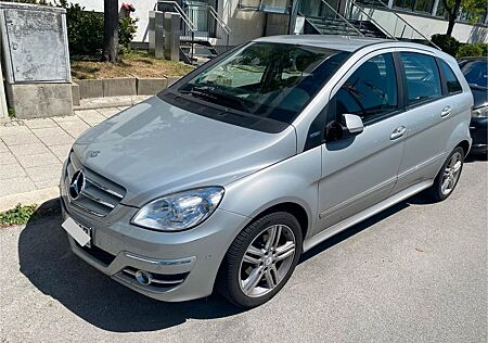 Mercedes-Benz B 160 BlueEFFICIENCY - AHK, SZ, Parksensoren