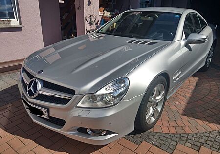 Mercedes-Benz SL 350 in fantastischem Zustand!