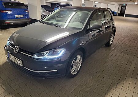 VW Golf Volkswagen Vll Navi Leder LED AHK SHZ 8xBereifung 1.5