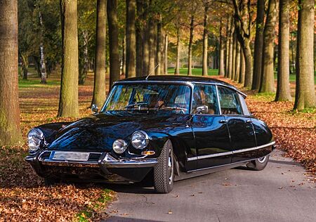 Citroën DS 21 Pallas 1966 LHM (grün) restauriert
