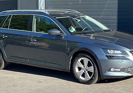 Skoda Superb 2.0 TDI DSG Combi Style Bi-Xenon AHK