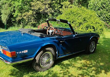 Triumph TR6 mit Overdrive-Getriebe