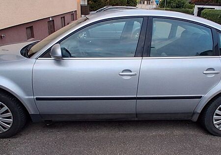 VW Passat Volkswagen 1.6 Basis