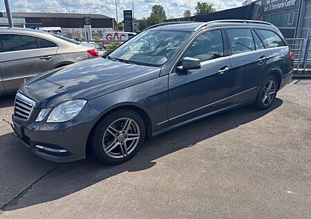 Mercedes-Benz E 220 T CDI BlueEfficiency / Comand+Leder+AHK