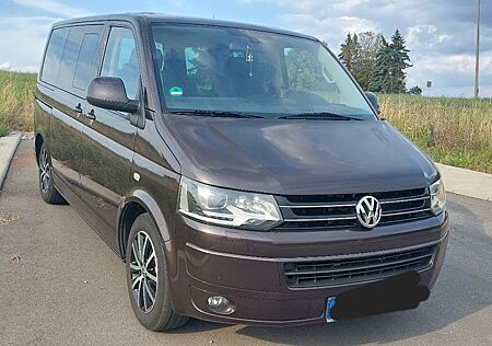 VW T5 Multivan Volkswagen /Wohnmobilzulassung/neuer Motor
