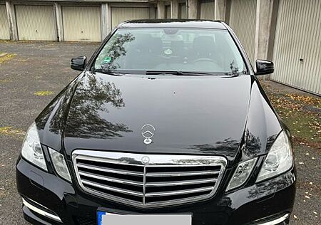 Mercedes-Benz E 200 BlueEFFICIENCY ELEGANCE ELEGANCE