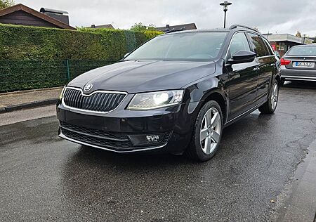 Skoda Octavia Elegance AHK EU5 wenig KM Tempomat Teilleder