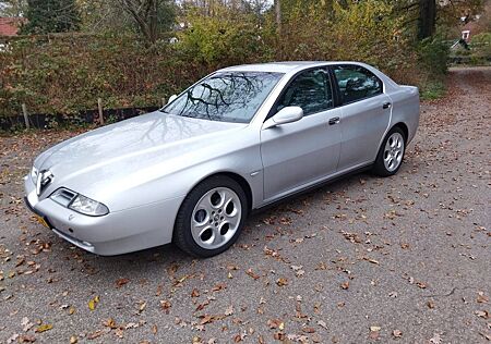 Alfa Romeo 166 3.0 V6 24V Sportronic mit el. Schiebedach