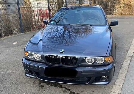 BMW 528i