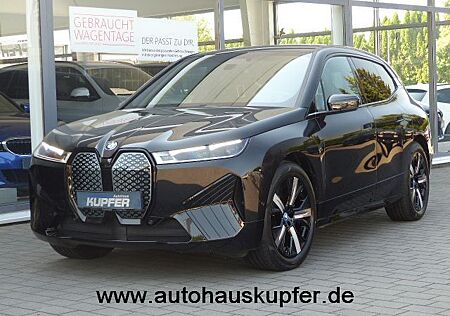 BMW iX xDrive50 Sportpak:AHK°ACC Prof°21"-belüf.Sitz