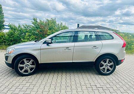 Volvo XC 60 XC60 D5 AWD Summum Summum 239 PS Panorama Leide