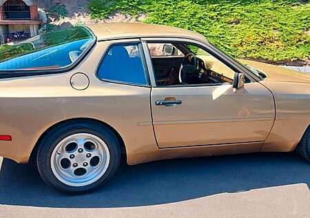 Porsche 944
