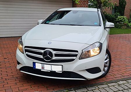 Mercedes-Benz A 180 *NAVI*SHZ *AUTOMATIK