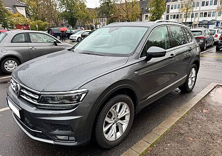 VW Tiguan Volkswagen Highline 2.0 4MOTION Vollausstattung