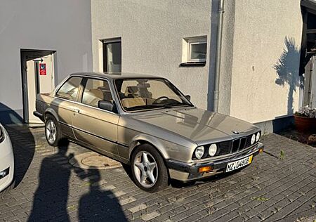BMW 320i E30 Automatik 1.Hand Nur 53.000 km