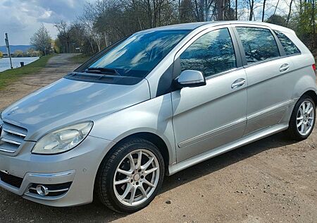 Mercedes-Benz B 200 -