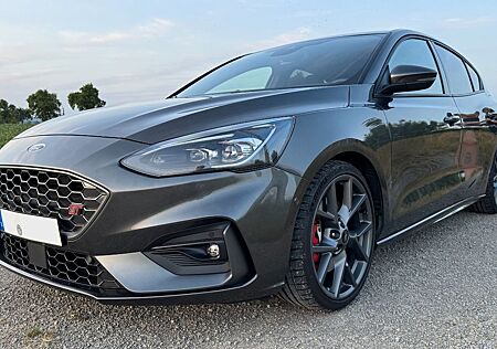 Ford Focus 2,0 EcoBlue ST Styling-Paket Performance