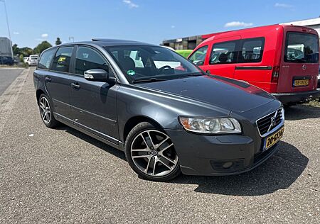 Volvo V50 2.4 D5 Geartronic Summum Dach Leder Klima