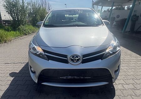 Toyota Verso Basis