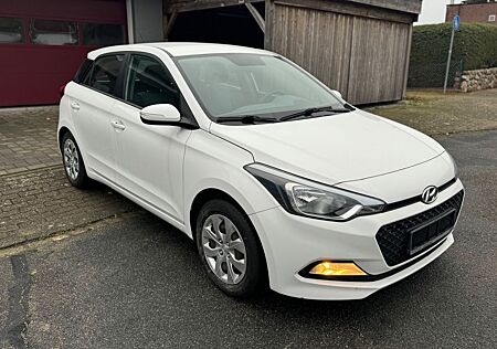 Hyundai i20 /Klima/Schechkheft/PDC/SHZ/Tüv