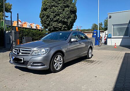 Mercedes-Benz C 200 CGI BlueEFFICIENCY -