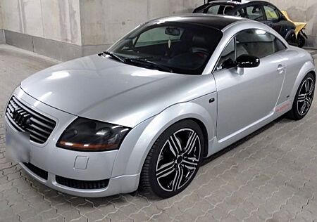 Audi TT Coupe 1.8T quattro 165 kW -