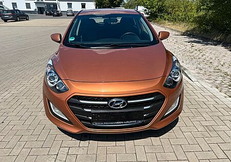 Hyundai i30 blue 1.6 CRDi 81kW
