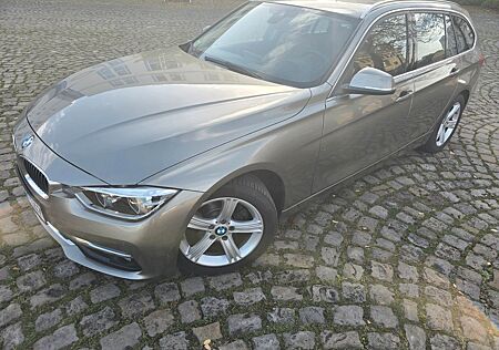 BMW 320d Touring -Luxury Line