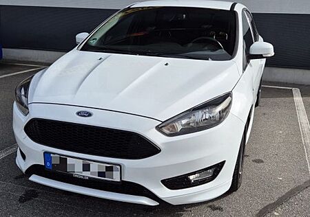 Ford Focus 1,5 EcoBoost 110kW ST-Line Red