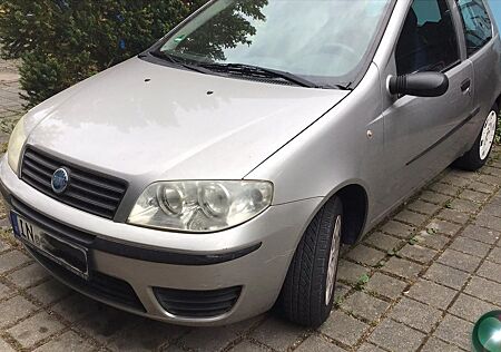 Fiat Punto 1.2 8V Active Clima, nur 102 Tkm