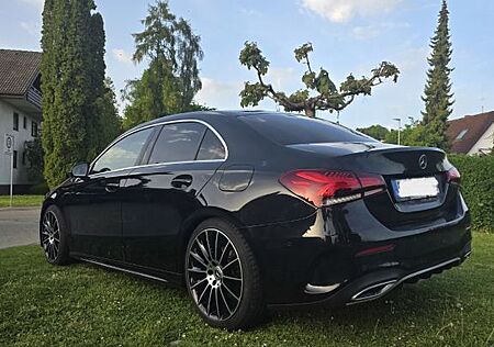 Mercedes-Benz A 220 A-Klasse 220 4MATIC AMG Line