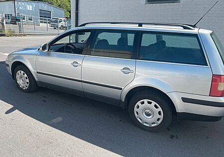 VW Passat Variant Volkswagen Basis