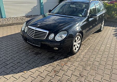 Mercedes-Benz E 220 gebraucht kaufen Mercedes-Benz E 220 CDI T AVANTGARDE Avantgarde