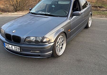 BMW 328i -
