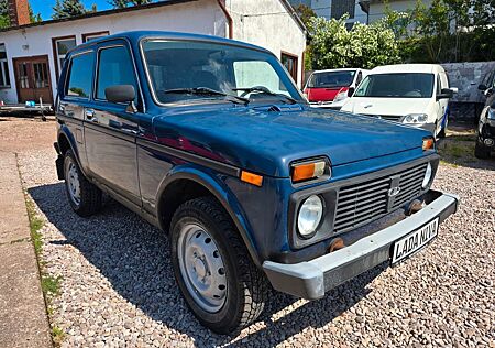 Lada Niva Only*AHK*TÜV Neue*4x4*CD Radio*