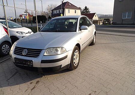 VW Passat Volkswagen Basis Klima CD Radio HU AU Neu