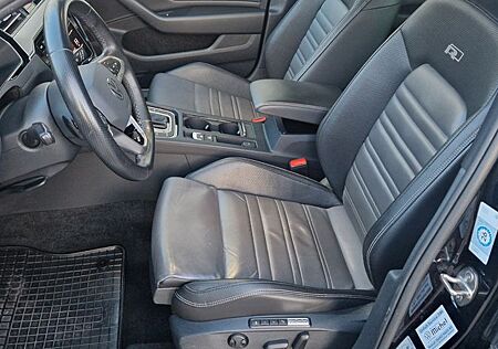 VW Passat Variant Volkswagen Passat Var. Elegance R-Line 1 Hand Vollleder AHK