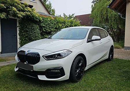 BMW 118i Sport Line LED 18 Zoll KAM Totwink Garantie