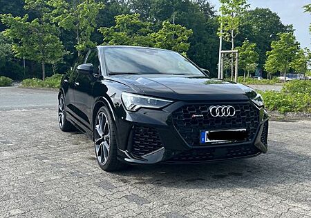 Audi RS Q3 RSQ3 2.5 TFSI S tronic quattro B&O 21Zoll Matrix