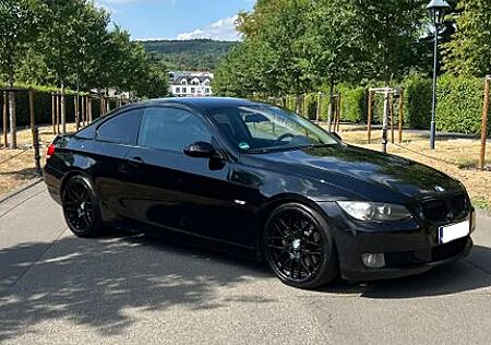BMW 330i E92 Coupé| Bremsen | Getriebe | TÜV Neu