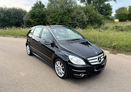 Mercedes-Benz B 200 CDI PANO/SHZ/PDC/AHK/TÜV