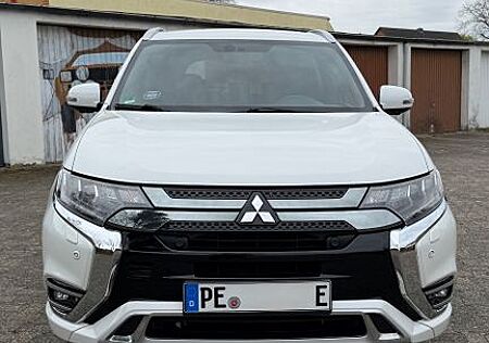 Mitsubishi Plug in Hybrid Outlander Outlander 2,4 4WD Plug-In Hybrid Spir